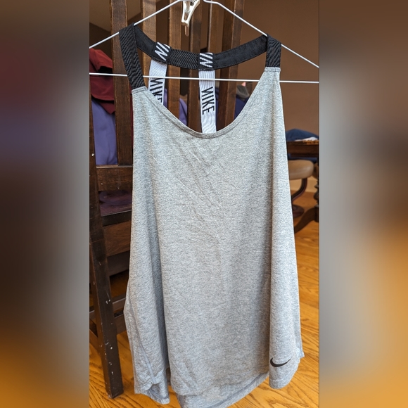 Nike shirt - Picture 2 of 2